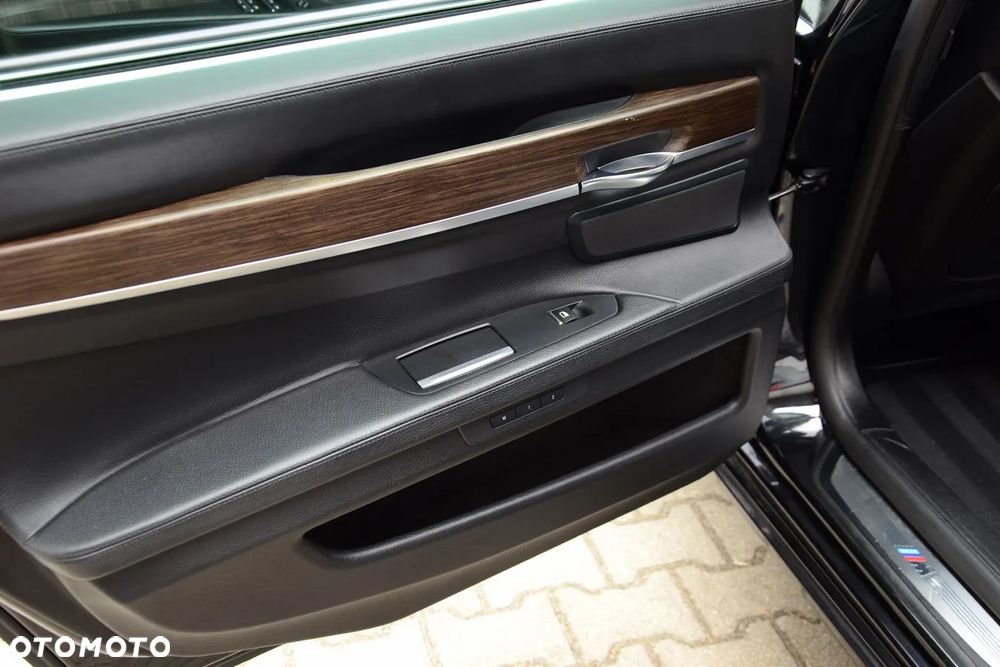 BMW Seria 7 750Ld xDrive - 26