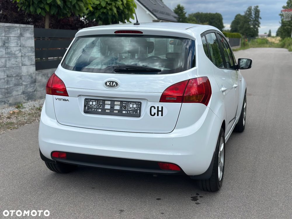 Kia Venga - 12