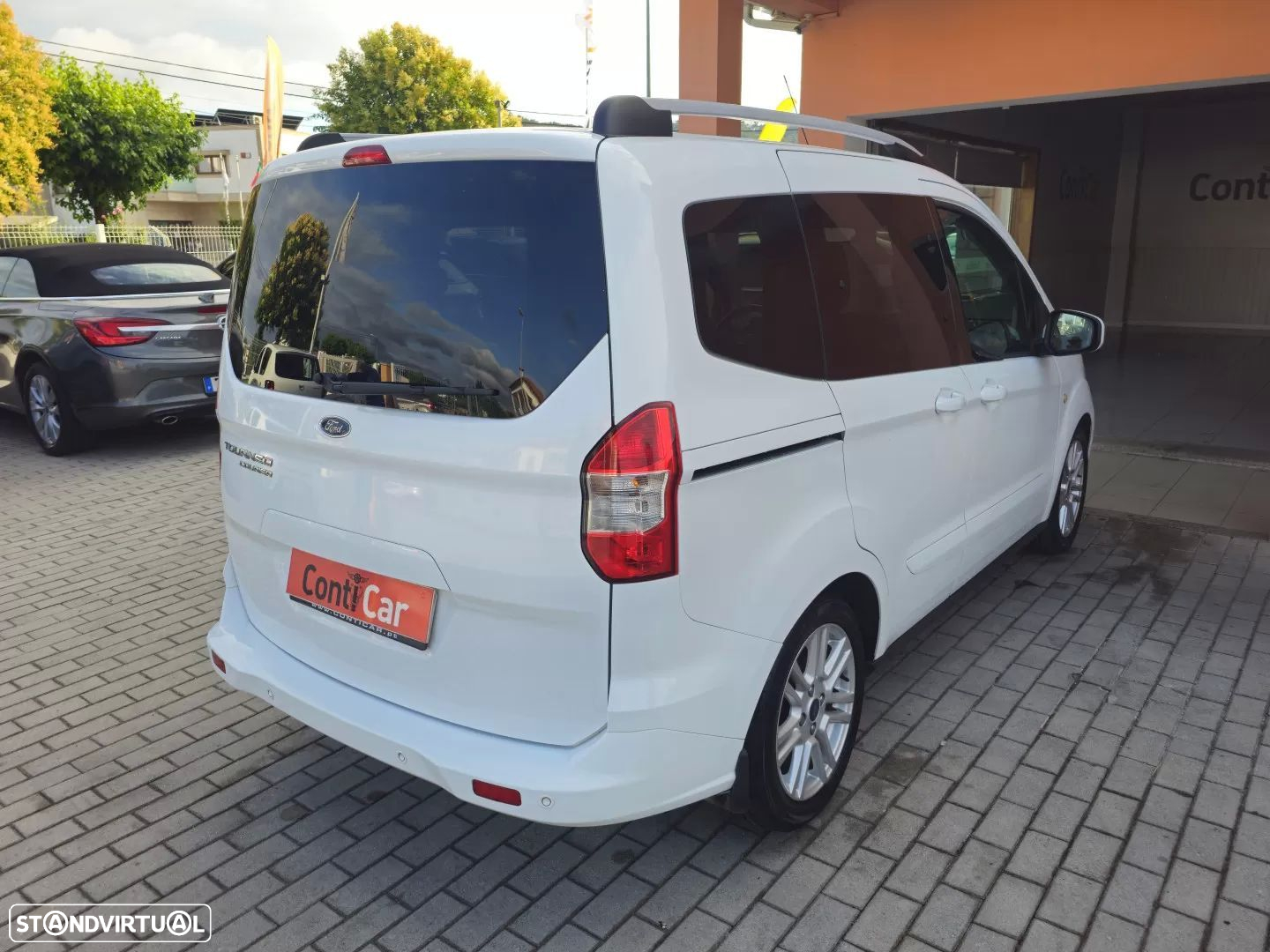 Ford Tourneo Courier 1.5 TDCi Titanium - 4