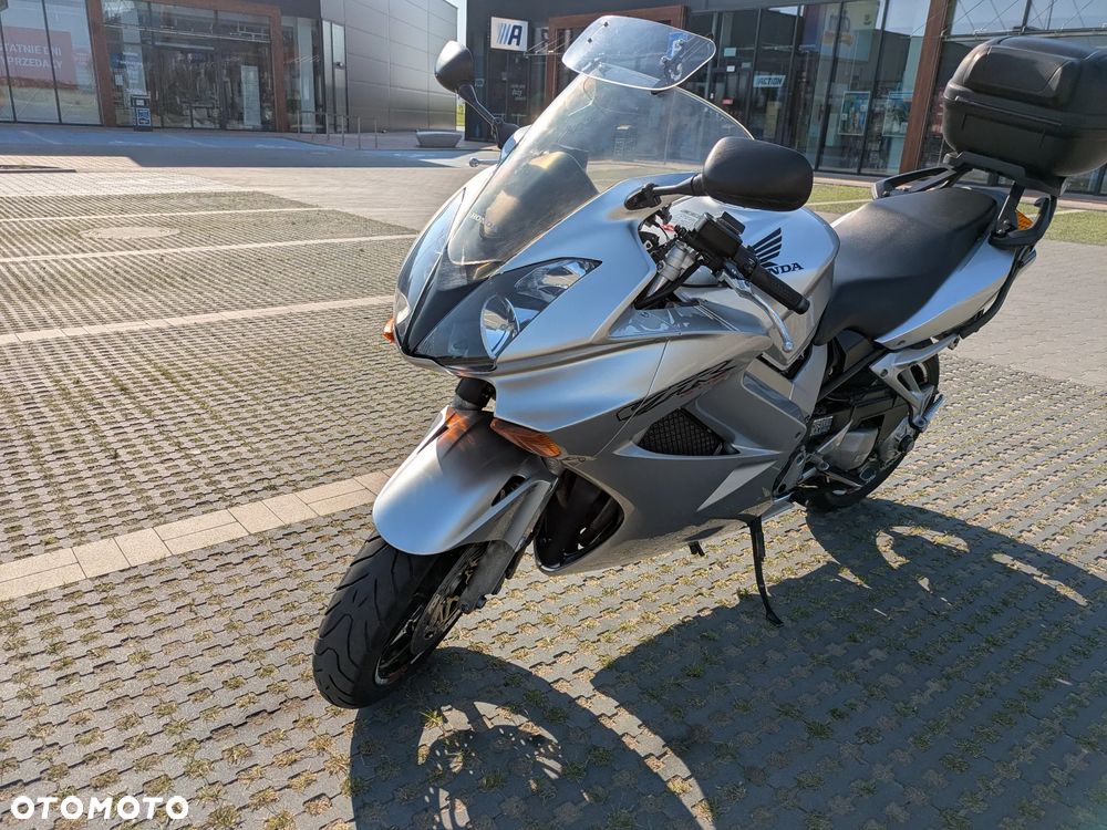 Honda VFR - 4