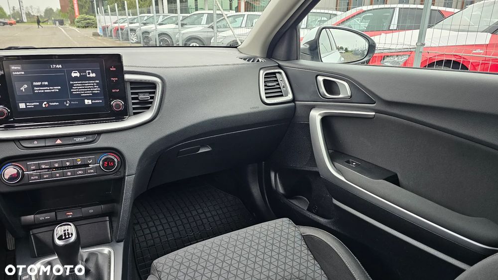 Kia Ceed 1.6 CRDi mHEV M - 8
