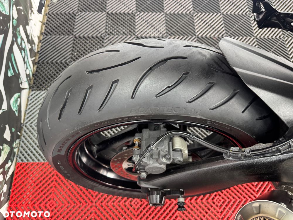 Suzuki GSX - 29