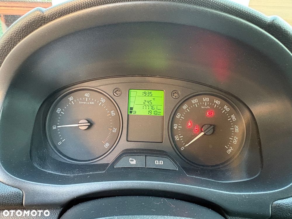 Skoda Fabia 1.2 HTP Ambiente - 24