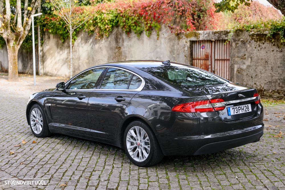 Jaguar XF 2.2 D Premium Luxury - 8