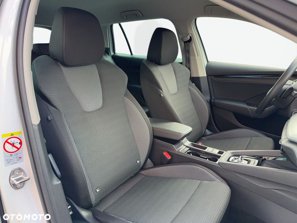 Skoda Octavia 1.5 TSI mHEV Selection DSG - 38