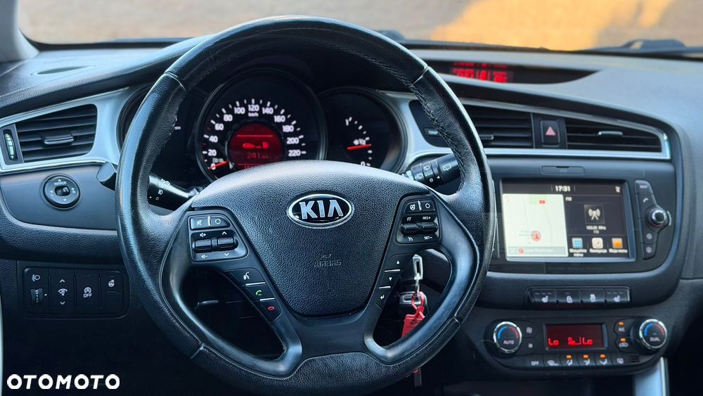 Kia Ceed - 27