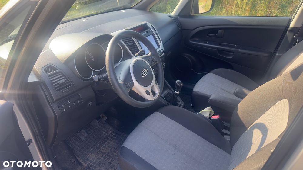 Kia Venga - 7