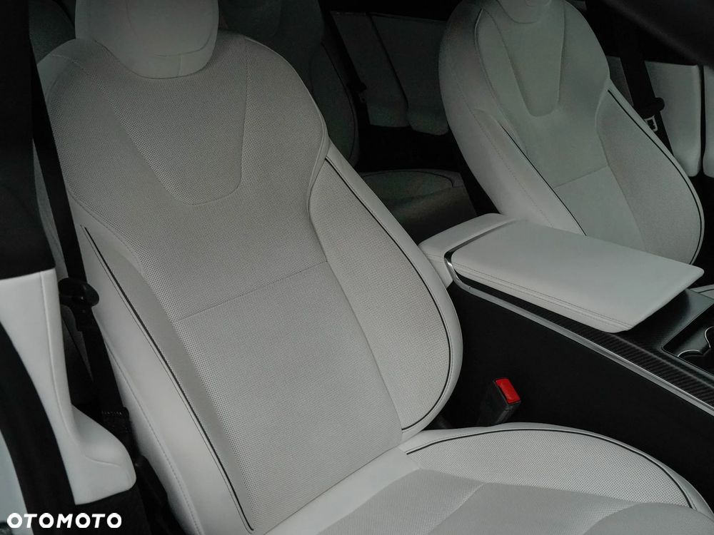 Tesla Model S - 31