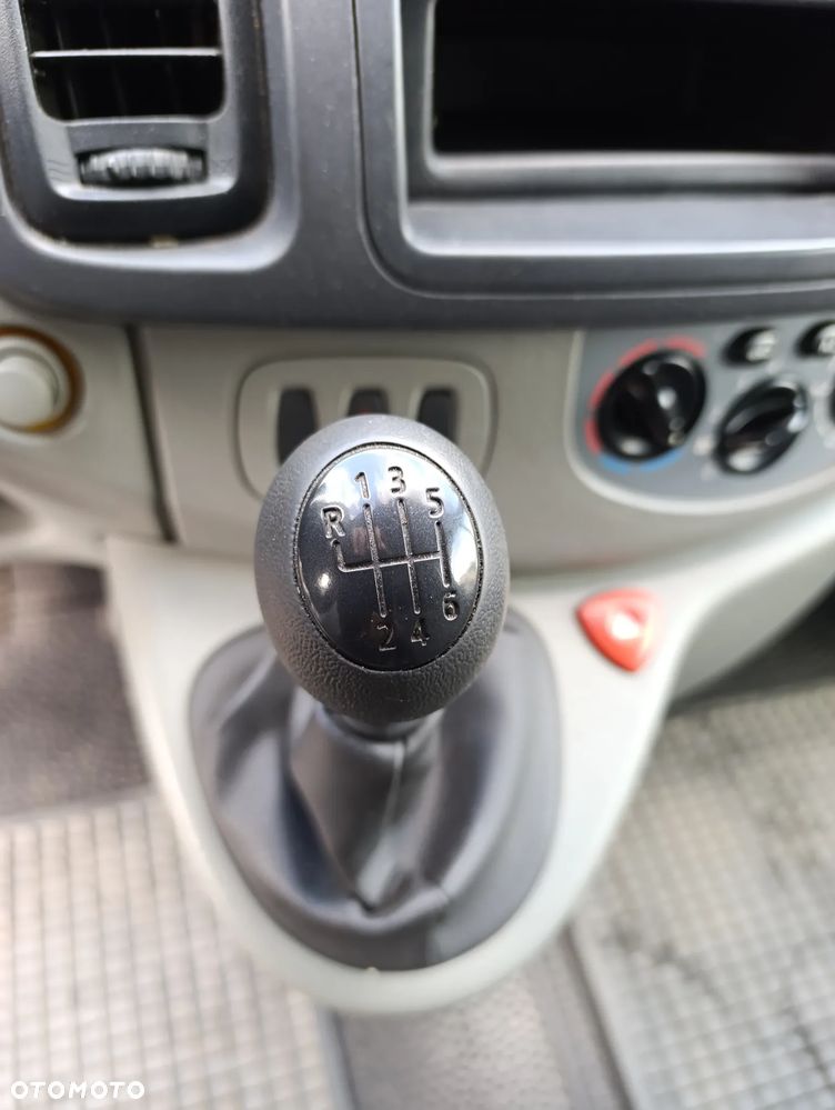 Opel Vivaro - 12