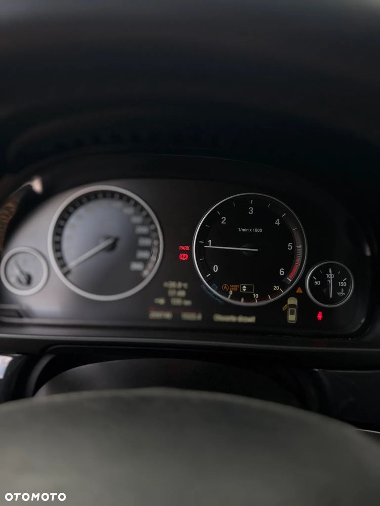 BMW Seria 5 520d - 25