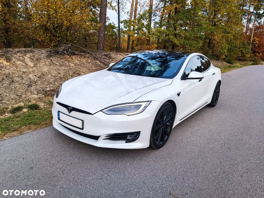 Tesla Model S Performance - 28