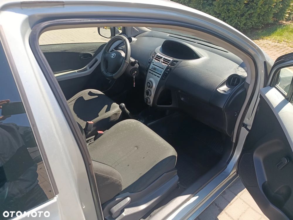 Toyota Yaris 1.0 VVT-i - 4