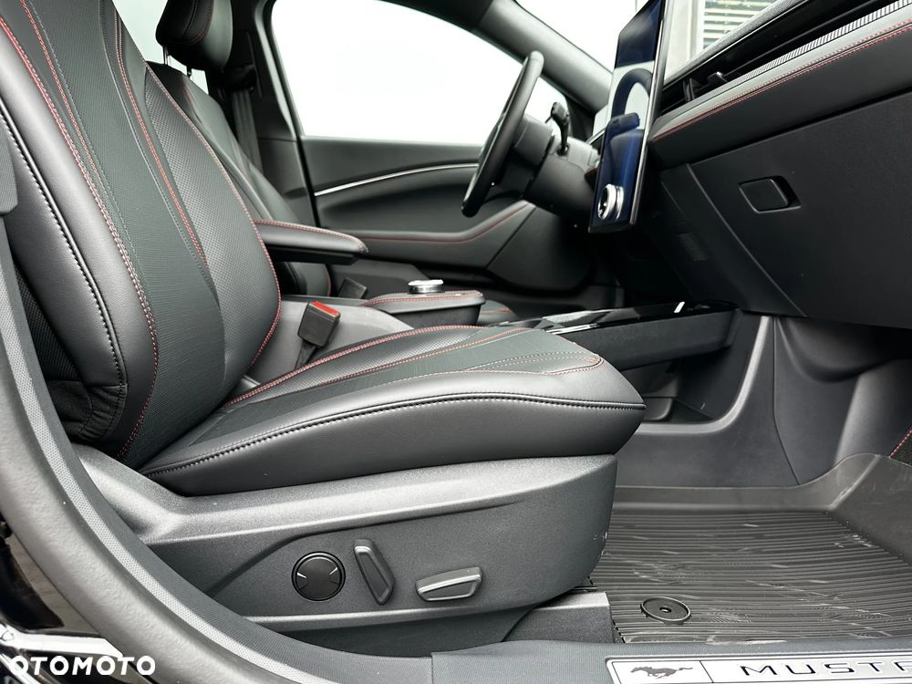 Ford Mustang Mach-E 75kWh AWD Premium - 18