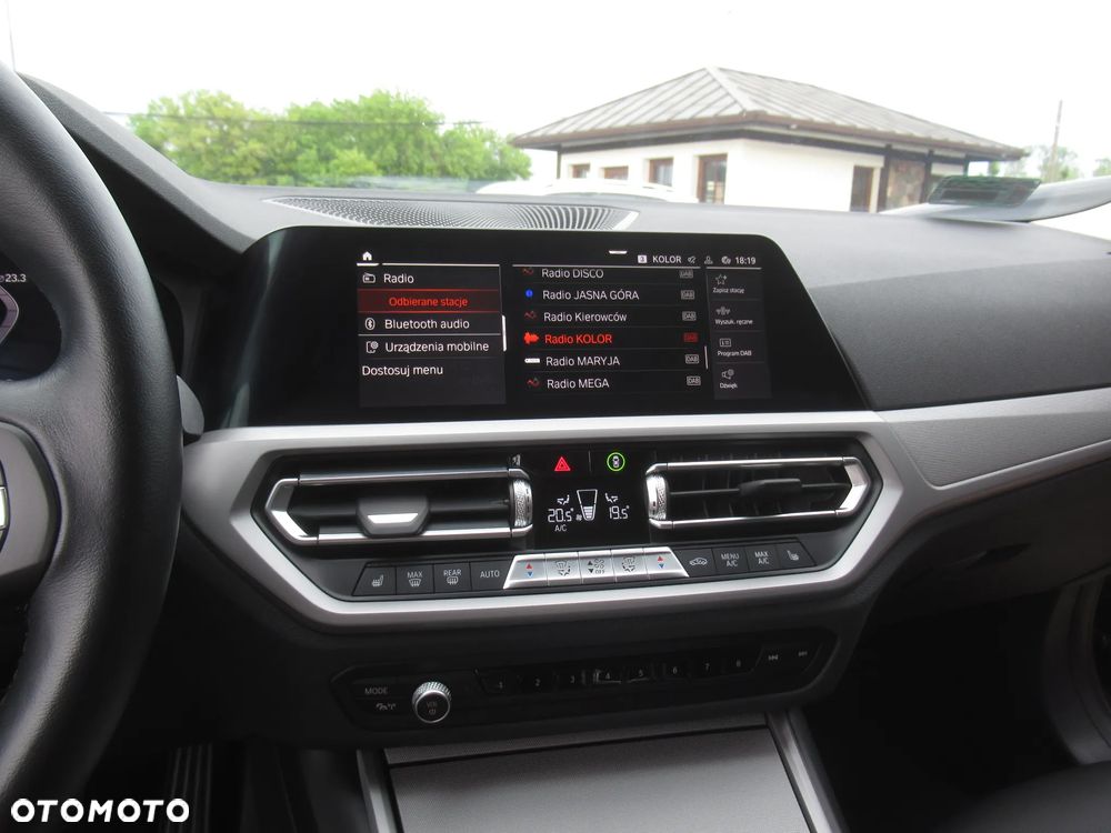 BMW Seria 3 330i xDrive - 18
