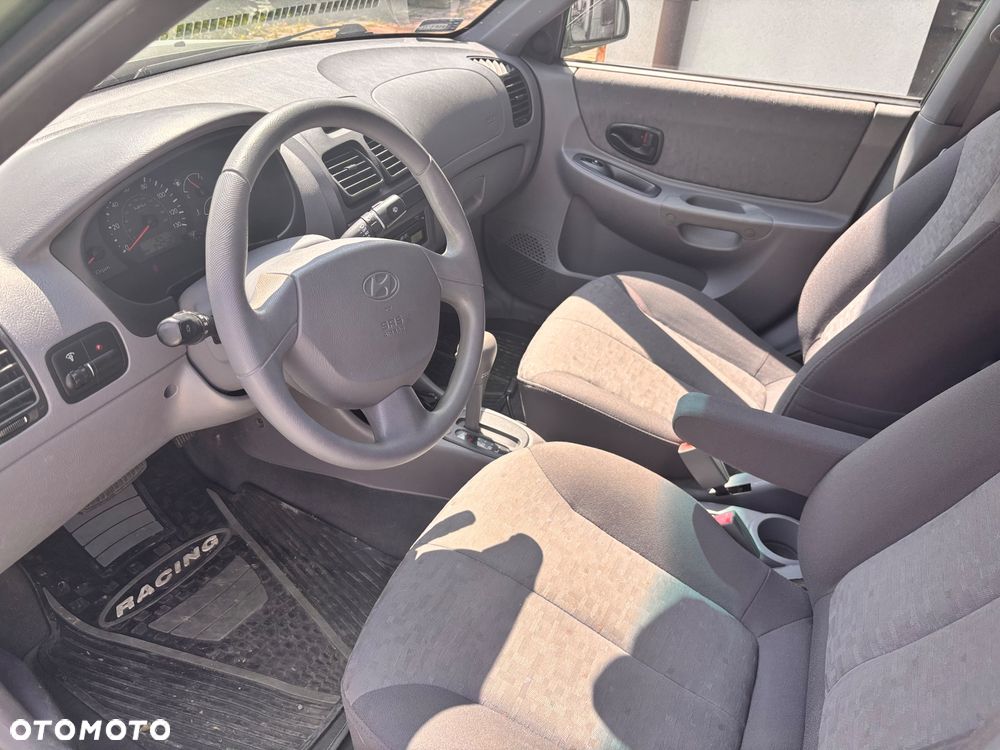 Hyundai Accent - 6
