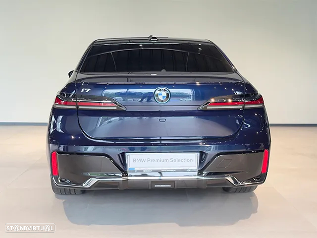 BMW i7 xDrive60 Pack Desportivo M - 4