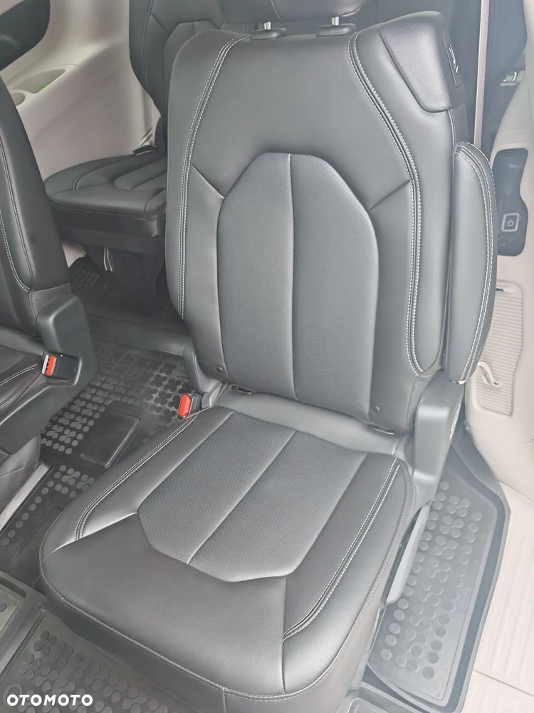 Chrysler Pacifica - 29