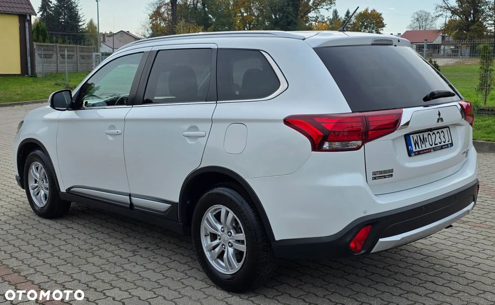 Mitsubishi Outlander 2.0 Instyle Navi 4WD CVT - 8