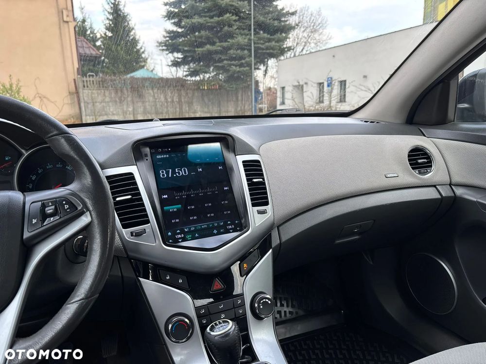 Chevrolet Cruze - 10