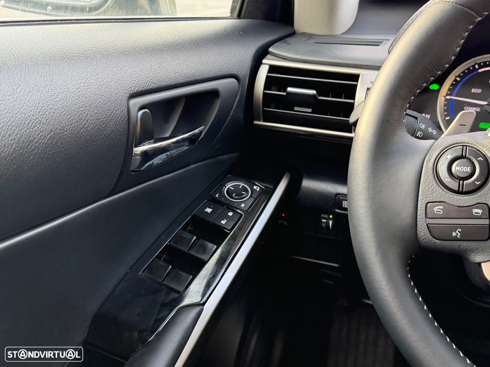 Lexus IS 300H Pack Executive+ - 37