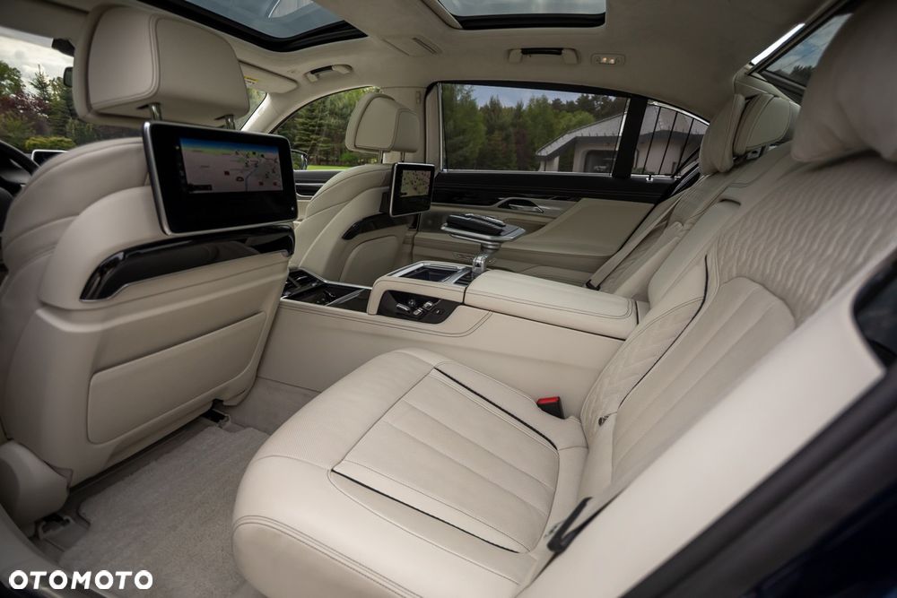 BMW Seria 7 750Li xDrive - 22