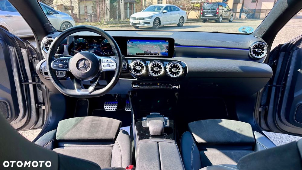 Mercedes-Benz CLA 180 7G-DCT Edition AMG Line - 24