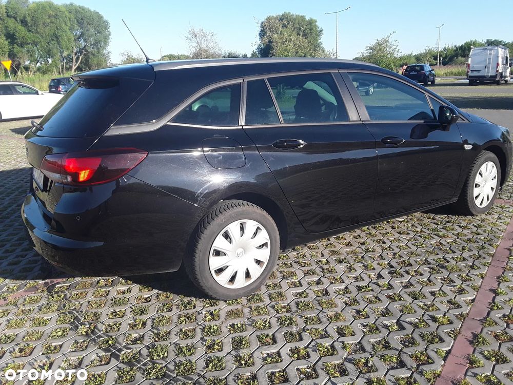 Opel Astra IV 1.6 CDTI Cosmo - 3