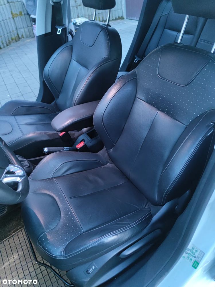 Peugeot 208 1.6 e-HDi Allure STT - 16