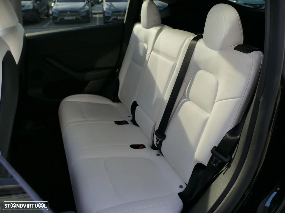 Tesla Model Y Standard - 31