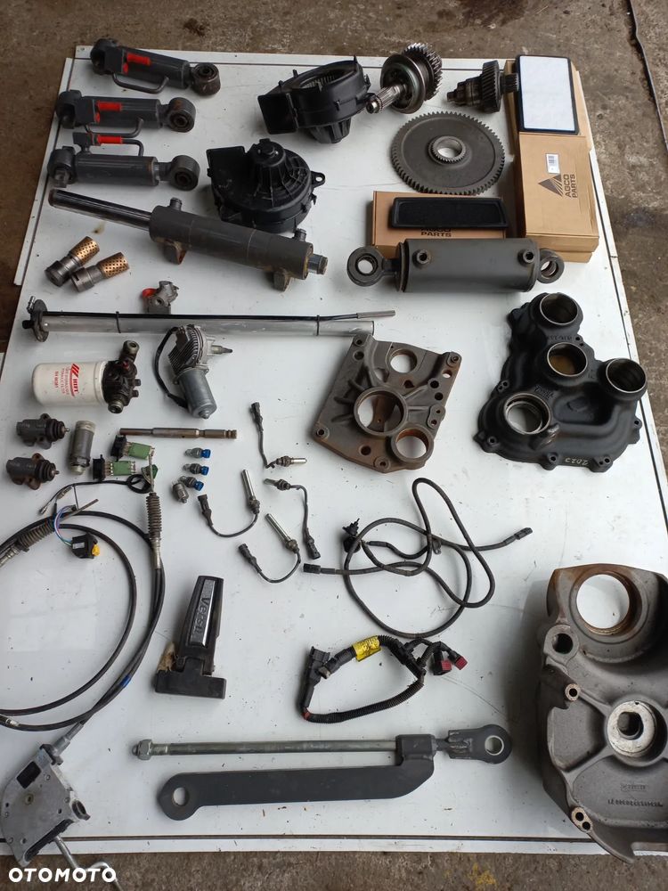 Części Agco Valtra,Massey,Fendt Obudowa PTO M934152220300,koło zębate,ACV079246A,SIŁOWNIK TUZA,OGNIBENE,ACV3867420,ACX2728610,4293088M1,CZUJNIK PALIWA,ACX2728590,10911060,0046106100000,934152221020,przekładnia czołowa,filtr kabinowy,acw2380980.acw1481500,chłodnica wody,ACV0303150.