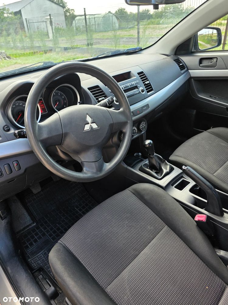 Mitsubishi Lancer 1.5 Inform - 15