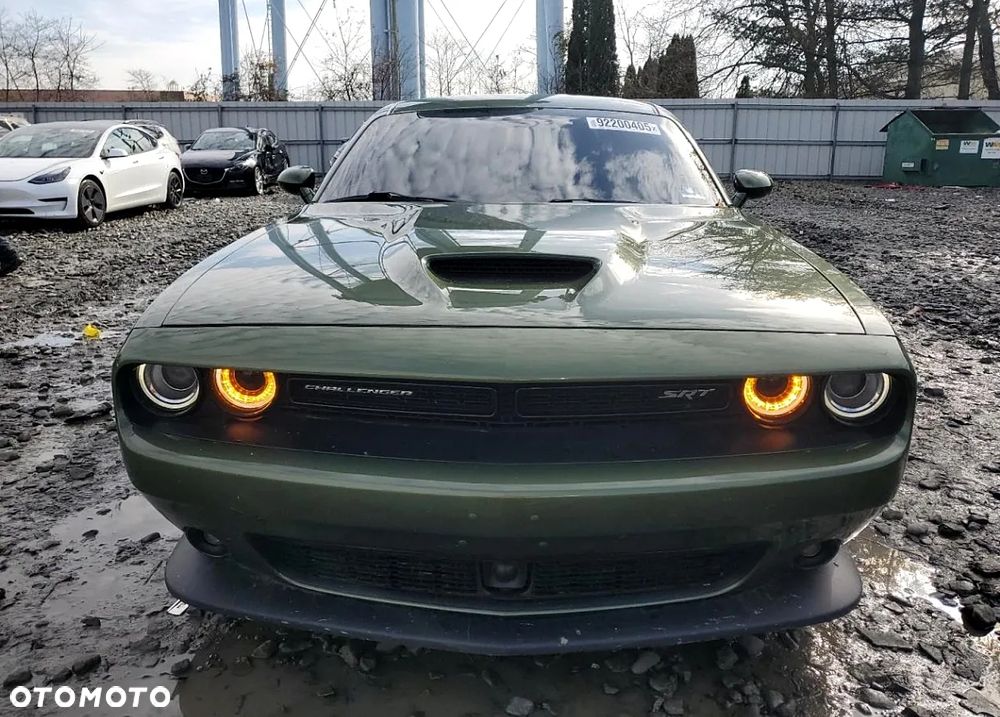 Dodge Challenger - 4