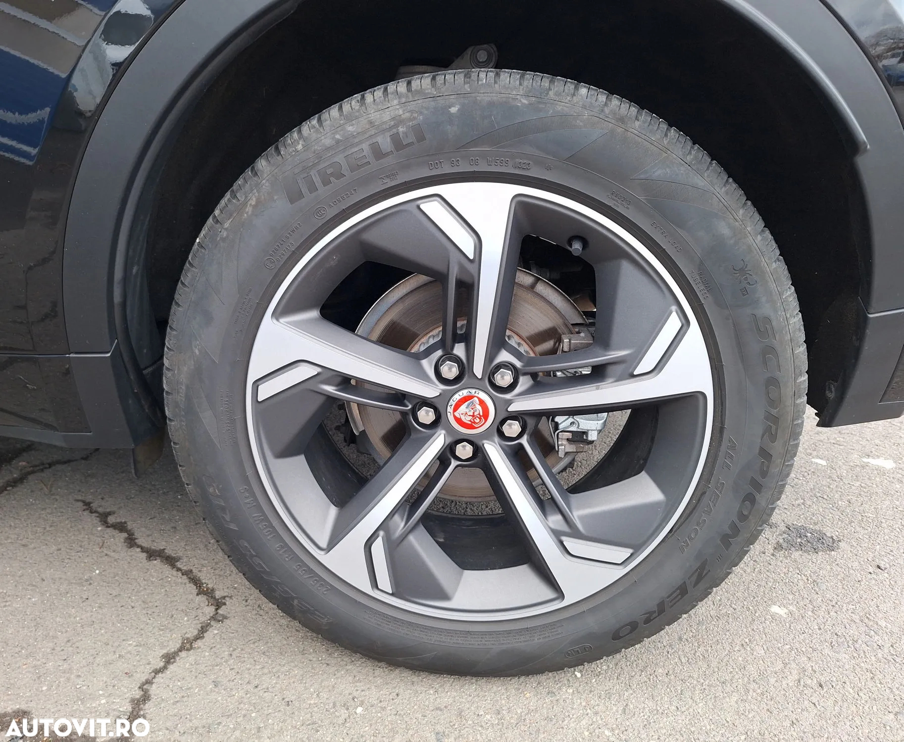 Jaguar E-Pace P200 AWD R-Dynamic - 30