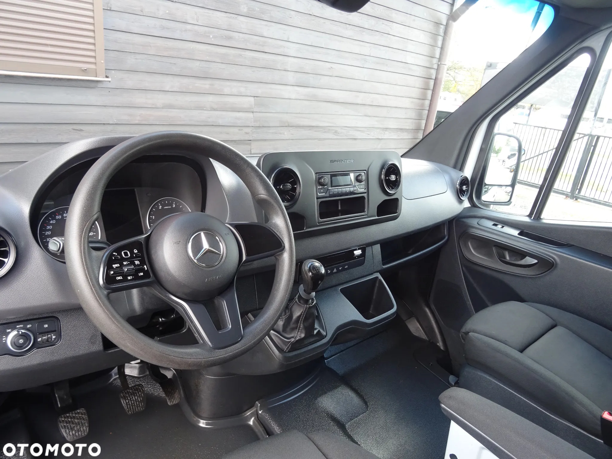 Mercedes-Benz Sprinter - 17