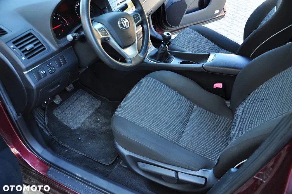 Toyota Avensis 1.6 Active - 33