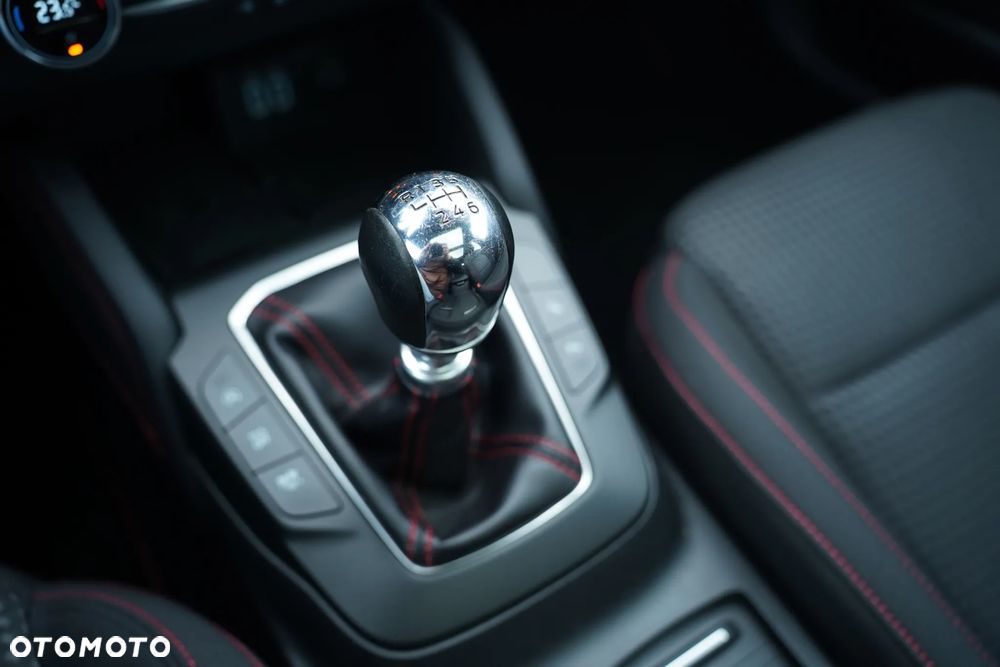 Ford Focus 1.5 EcoBlue Start-Stopp-System ST-LINE - 32