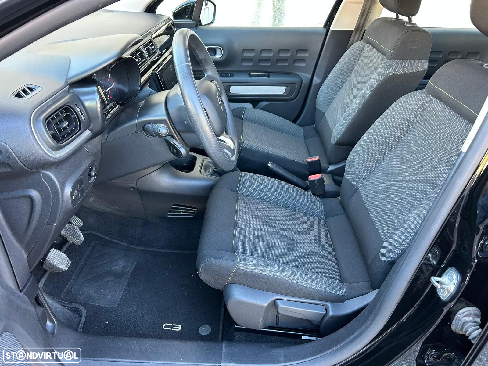Citroën C3 1.2 PureTech Shine - 26