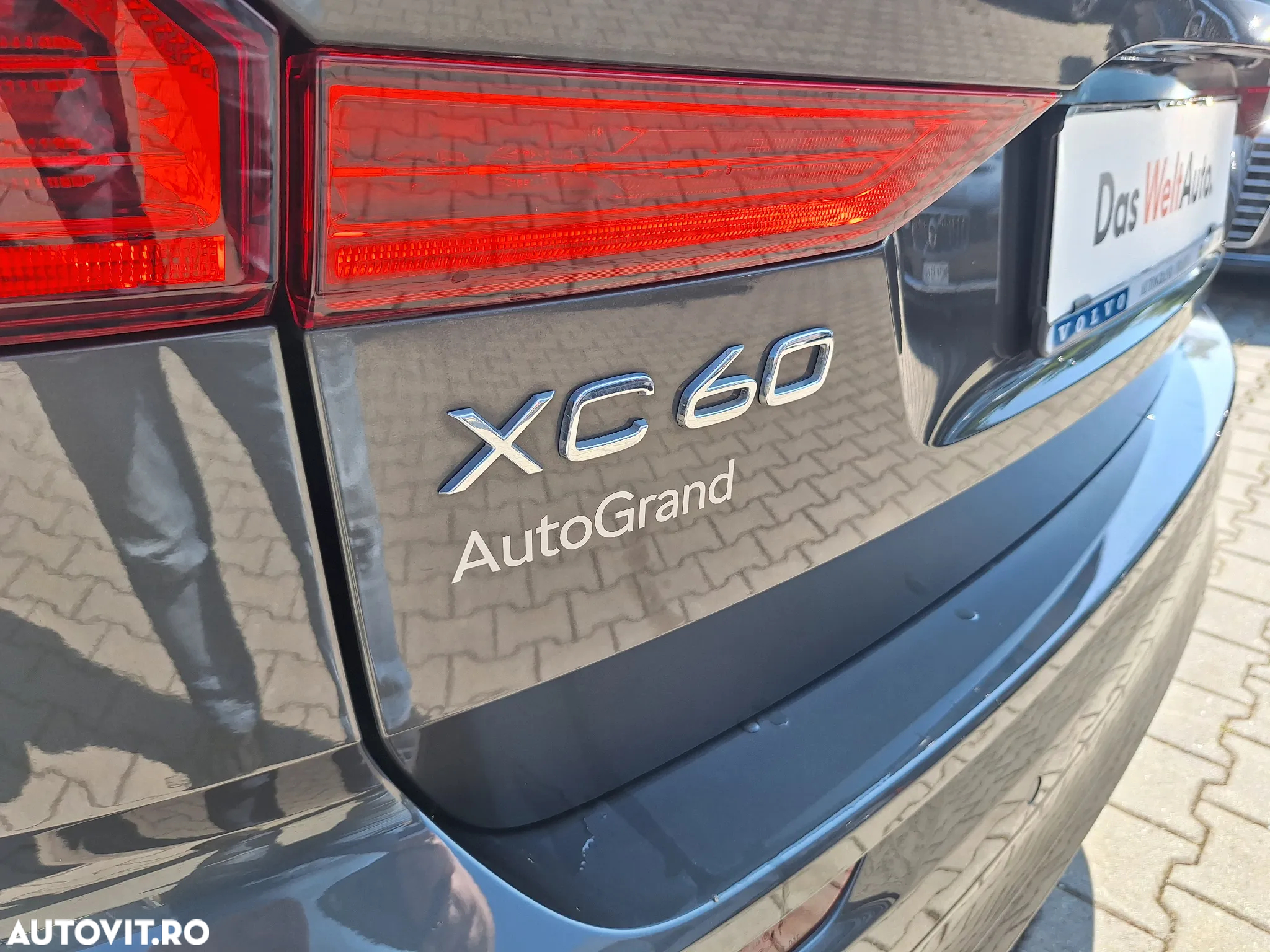 Volvo XC 60 B4 MHEV AWD Momentum Pro - 37