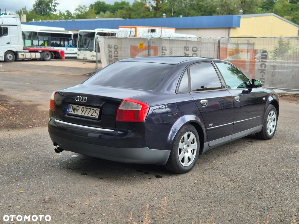 Audi A4 Limousine - 4