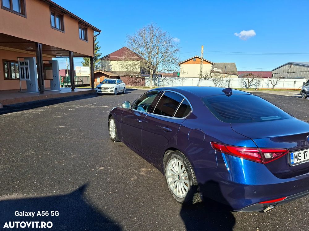 Alfa Romeo Giulia 2.2 - 3