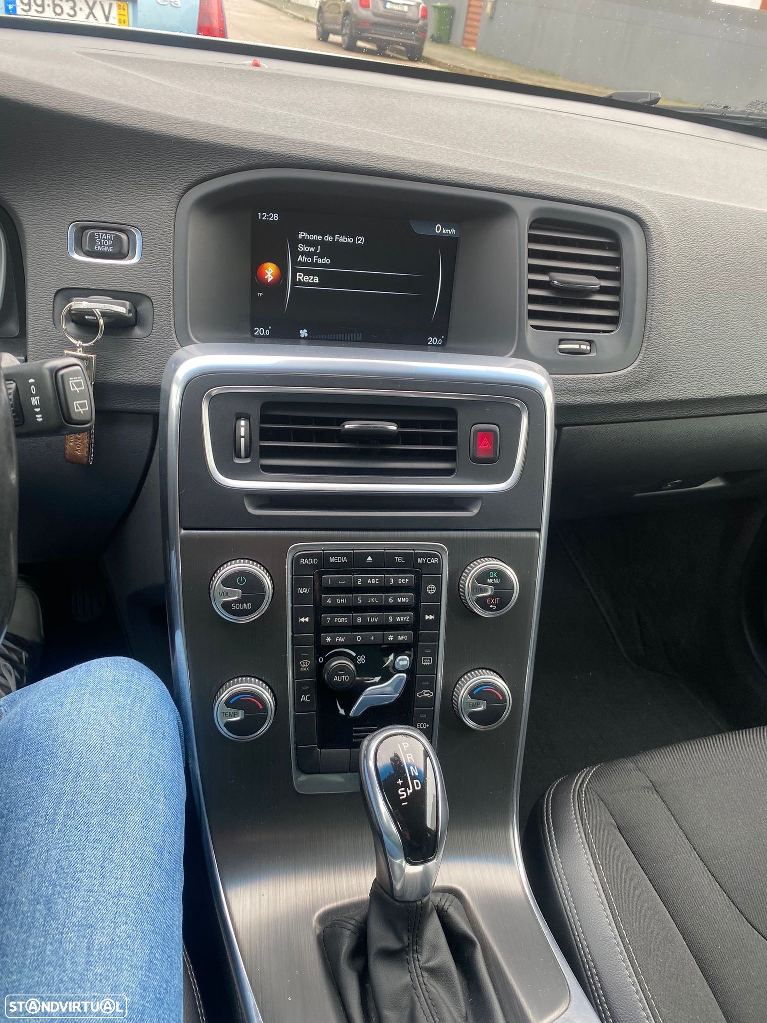 Volvo V60 2.0 D4 Momentum Geartronic - 8