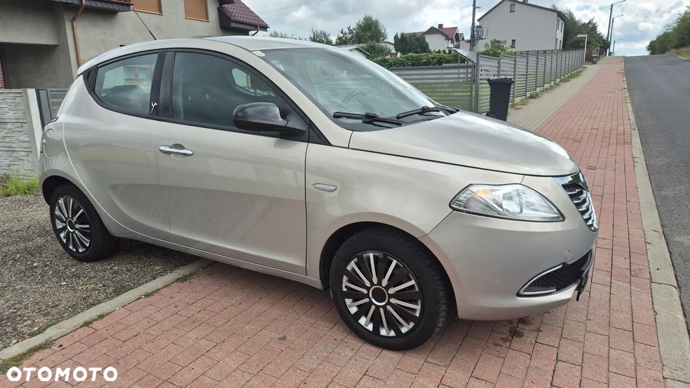 Lancia Ypsilon Y 1.2 8v Platinum - 3