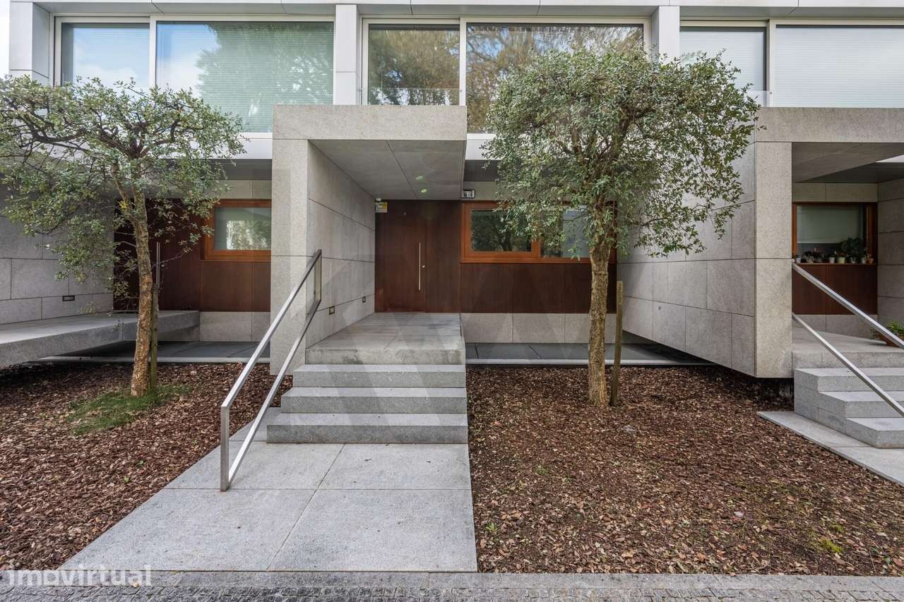 Moradia T4, Varandas, Jardim, 3 Lug. Garagem, Zona da Vilarinha (Porto - Grande imagem: 5/60