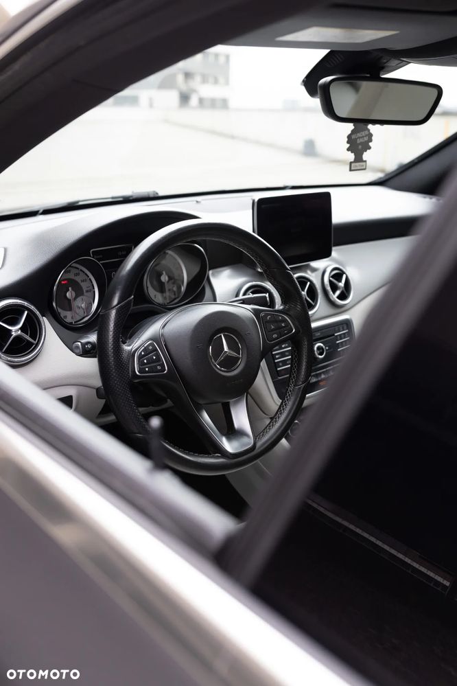 Mercedes-Benz CLA 250 7G-DCT AMG Line - 11