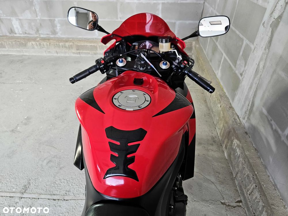 Honda CBR - 32