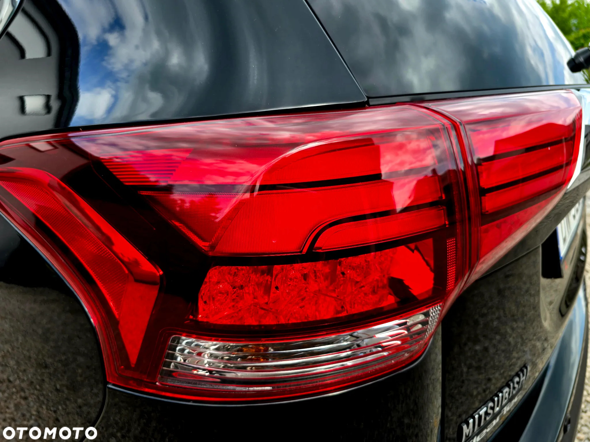 Mitsubishi Outlander 2.0 Instyle + 4WD CVT - 29