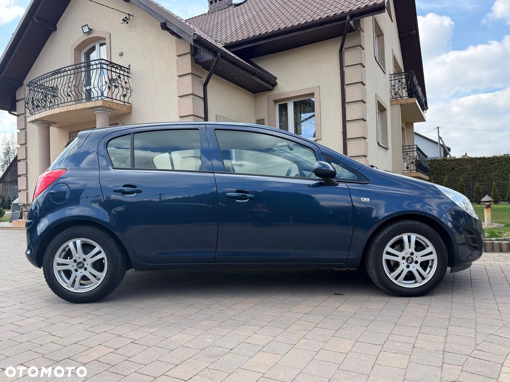 Opel Corsa 1.4 16V Cosmo - 4