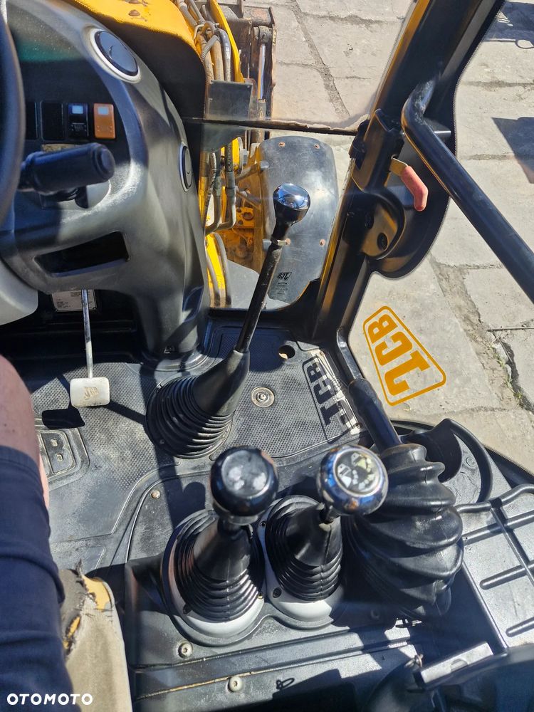 JCB 3cx - 12