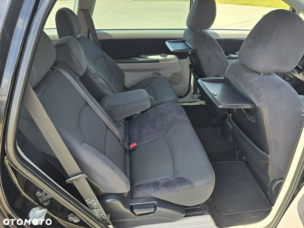 Mitsubishi Grandis - 22