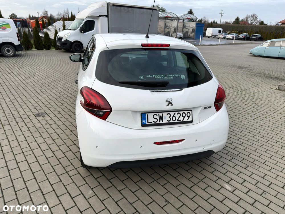Peugeot 208 - 4